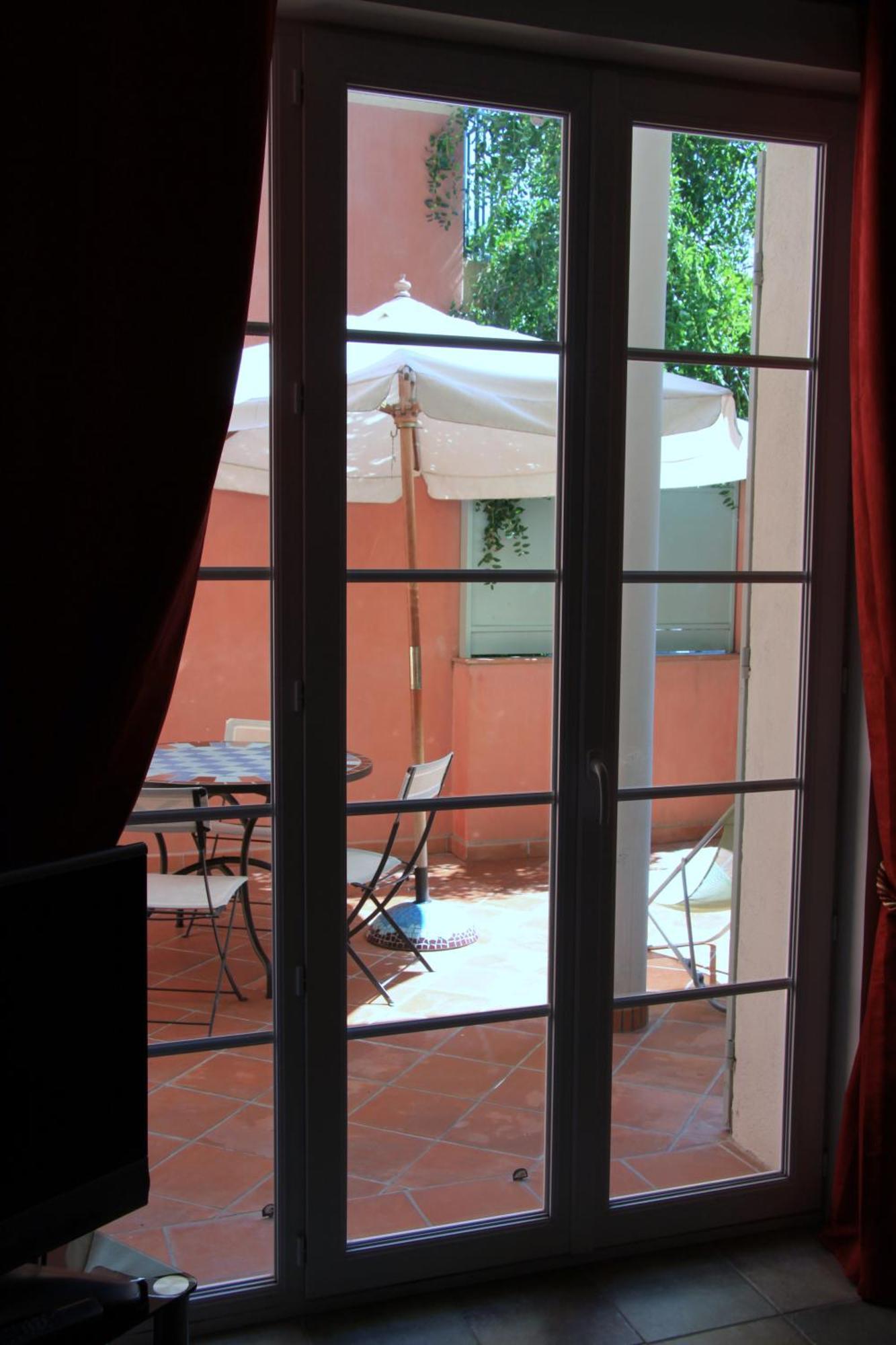 Appartement Avec Patio Et Garage Centre Ville Et Plage Sanary-sur-Mer Eksteriør bilde