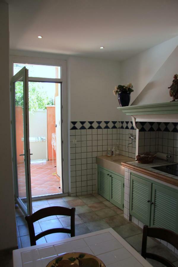 Appartement Avec Patio Et Garage Centre Ville Et Plage Sanary-sur-Mer Eksteriør bilde